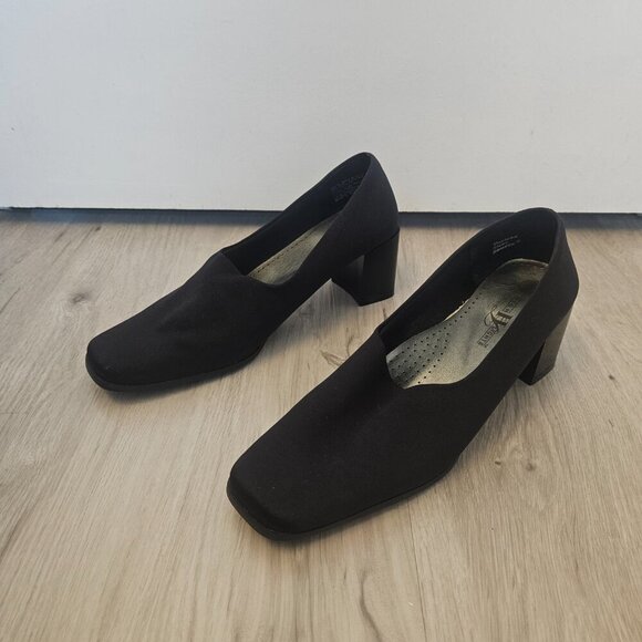 HighLights by Payless Black Pumps Size 9 - Classic & Comfortable Pointed Toe Hee - Picture 3 of 10